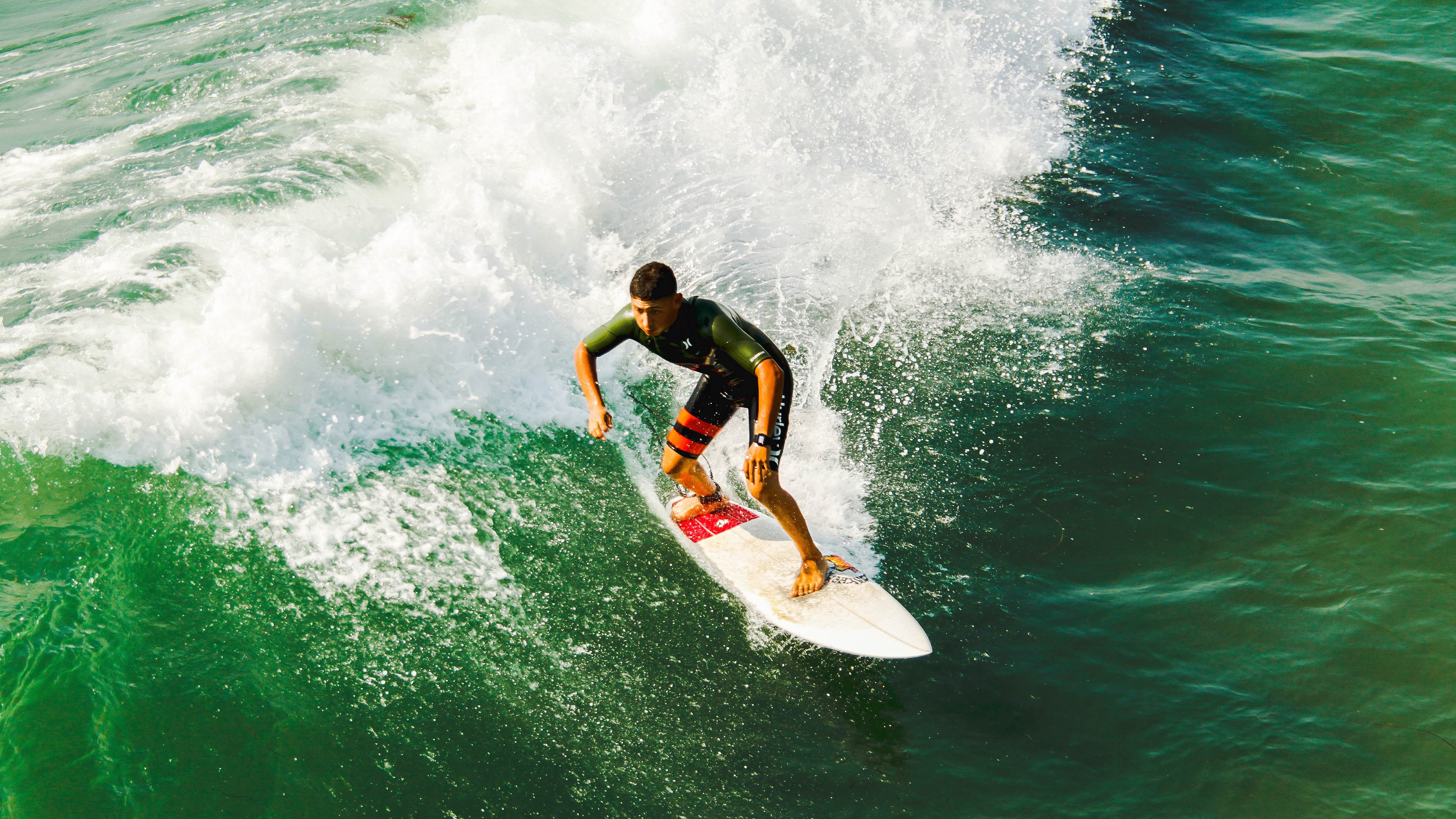 开云网站-勇士在最后一分钟实现惊天逆转，库里关键三分绝杀全场！，勇士最后一场常规赛