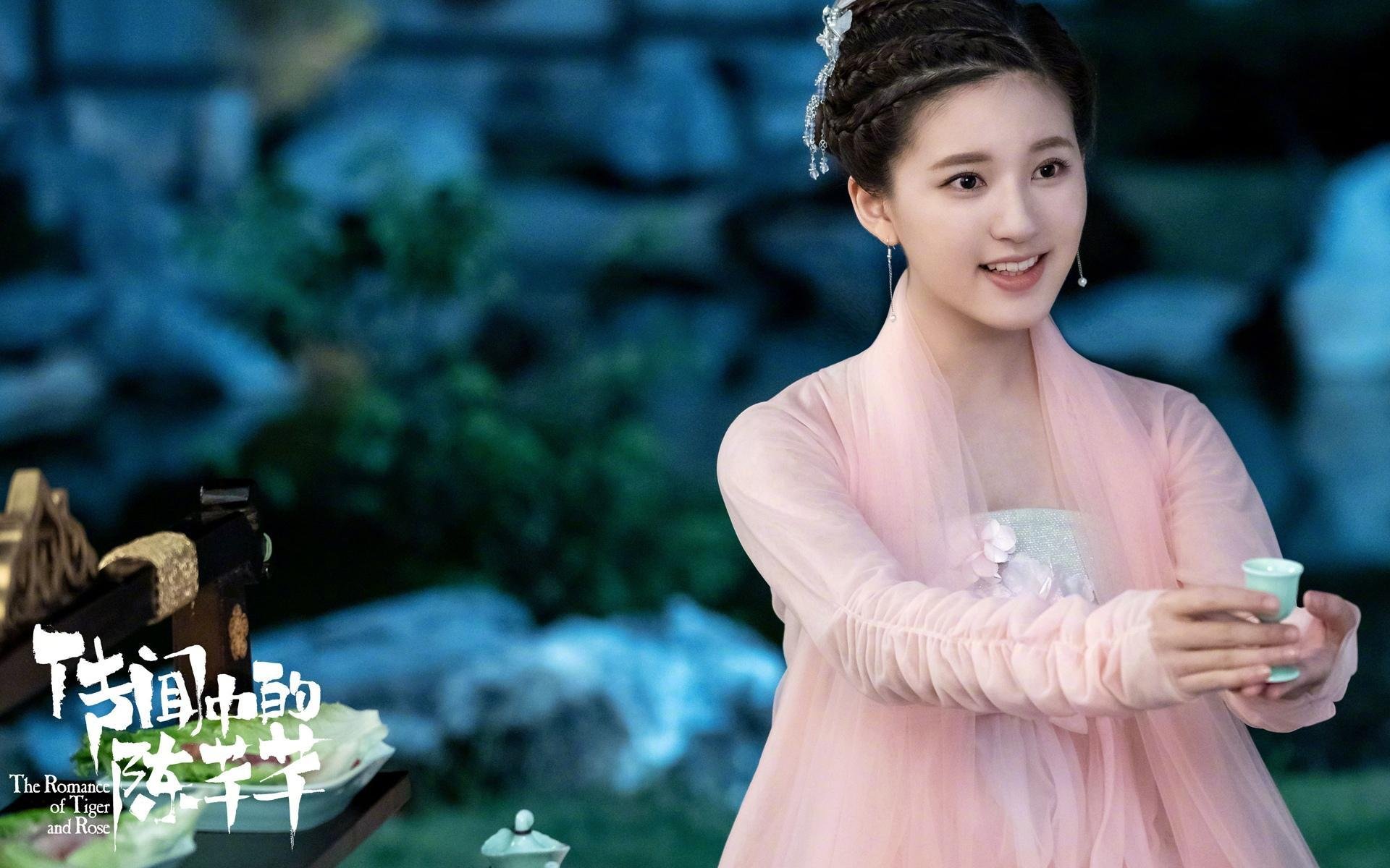 开云平台-佛罗伦萨三前锋配合打出精彩攻势，佛罗伦萨阵型