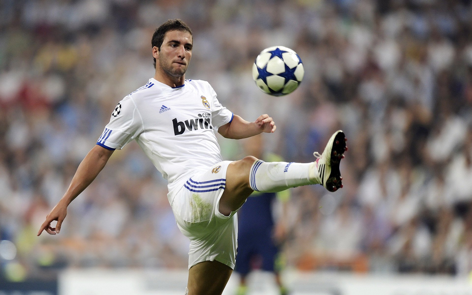 “意甲劲旅奋力追赶，冲刺欧冠席位”，意甲晋级欧冠规则