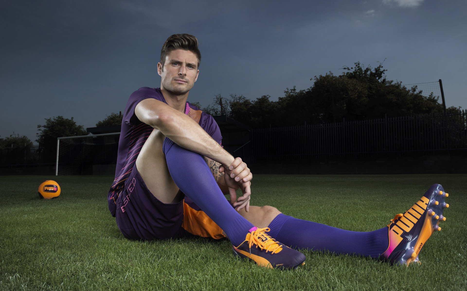 传奇教练的“秘技”——战术思维让球队如虎添翼，传奇足球教练